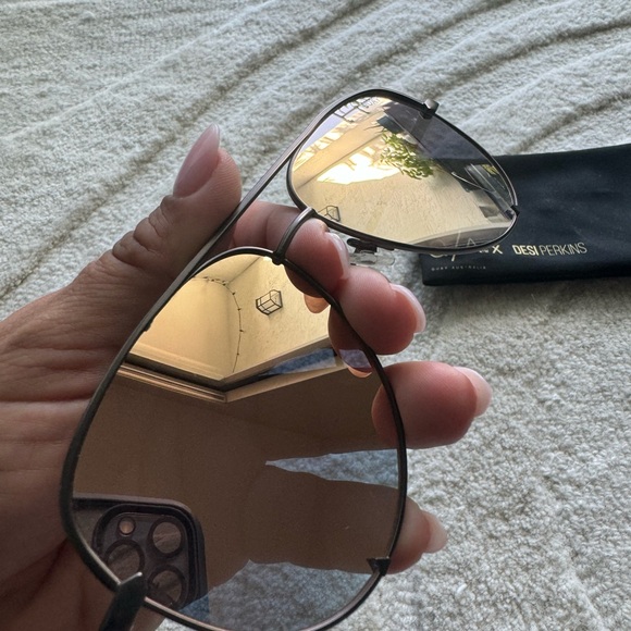 Quay x Desi Sunglasses Gold Lens/ black frame - Picture 2 of 6